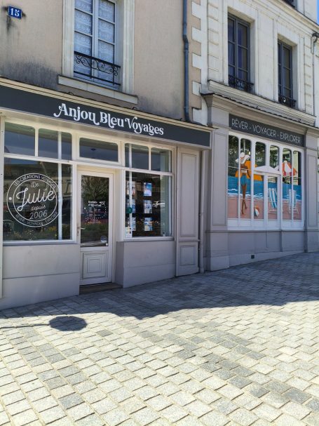 Vitrine Peinte Segré-en-Anjou-Bleu